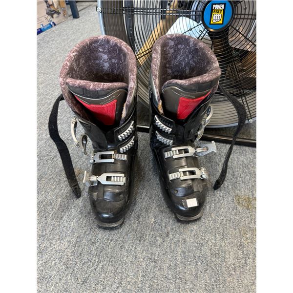 Ski boots 160
