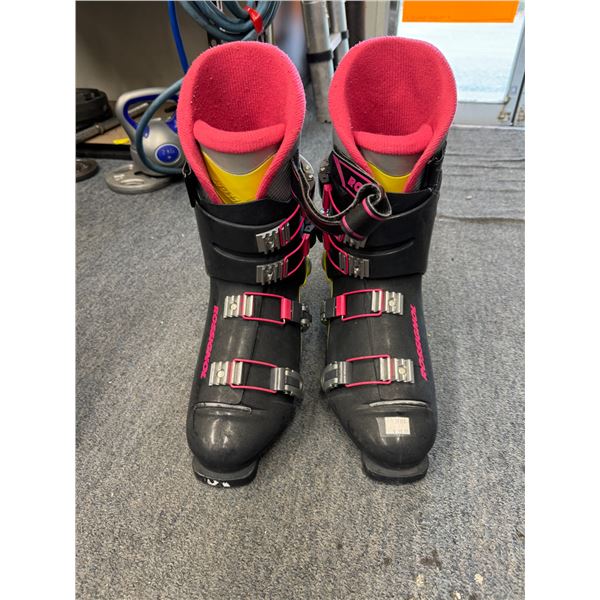Ski boots 30.5