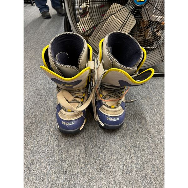 Snowboard boots 10