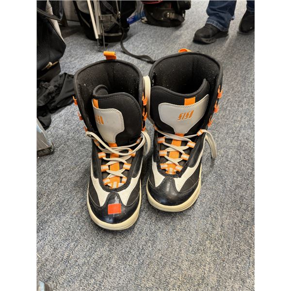Snowboard boots 7