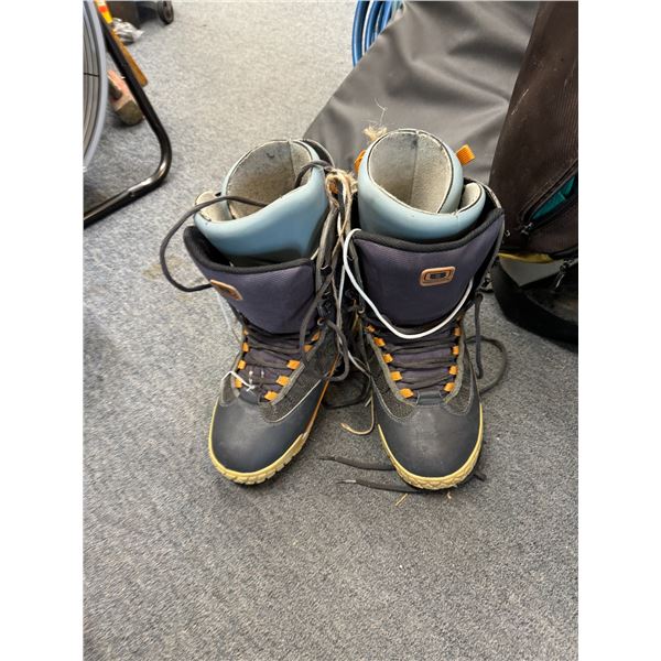 Snowboard boots 10.5