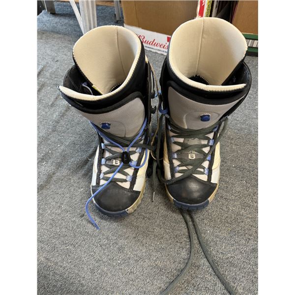 Snowboard boots 9