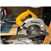 Image 1 : Dewalt saw