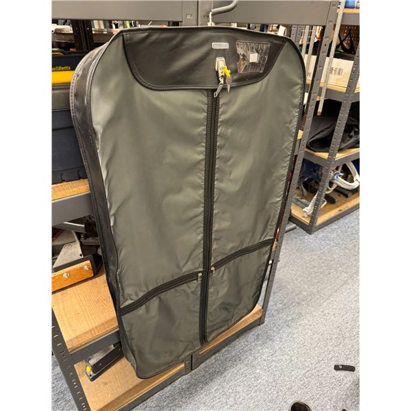 Samsonite suit carrier