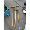 Image 1 : 3 hammers