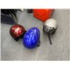 Image 1 : 3 helmets