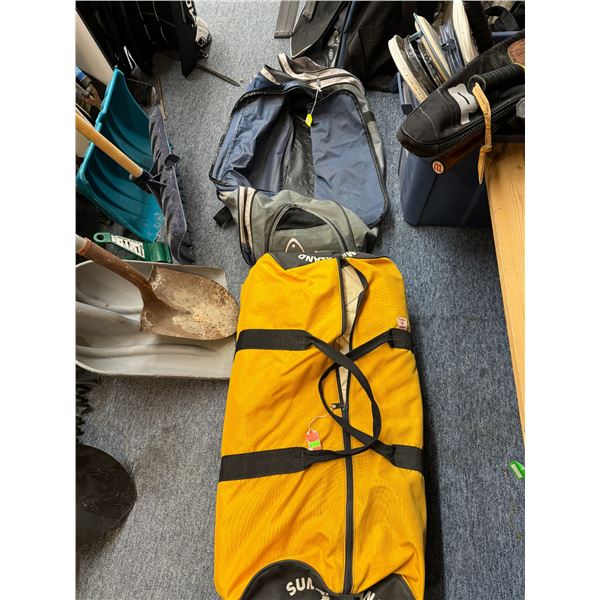 Baseball bag and bag with bases