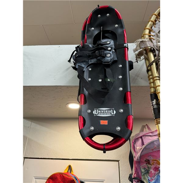 Red snow shoes 1 pair