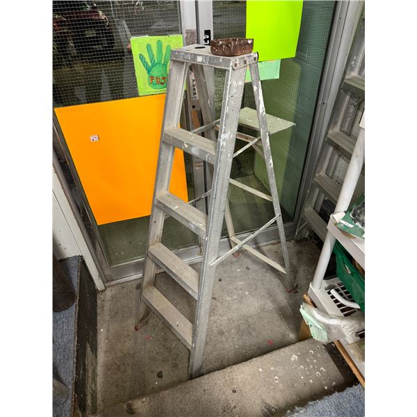 5' A frame ladder