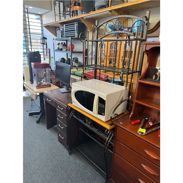 Bakers rack 28x19x72 tall