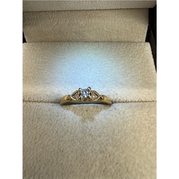 14k ring small diamond 2.4g