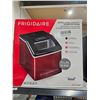 Image 1 : Frigidaire Extra Large Capacity Clear ice Maker