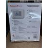 Image 2 : Honeywell Home T2 Non-Programmable Thermostat