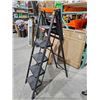 Image 2 : 5' A-Frame Step Ladder