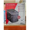 Image 2 : Frigidaire Self-Cleaning Stainless Steel Ice Maker