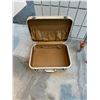 Image 1 : Vintage suitcase
