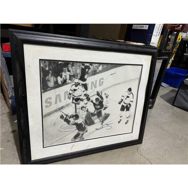 Hockey picture, Bobby, or Signature, possibly authentic cities up to the buyer to verify