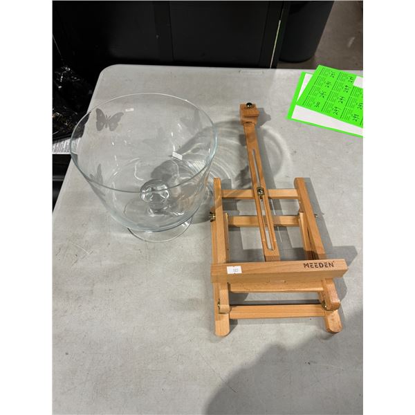 Easel and butterfly bowl has small chip