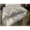 Image 1 : Body pillow
