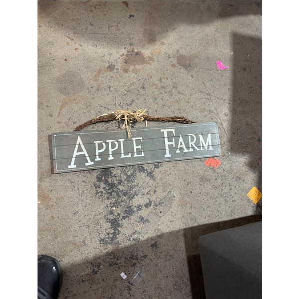 apple farm sign