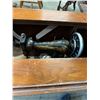 Image 2 : Singer sewing machine in cabinet