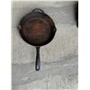 Image 1 : KitchenAid cast-iron frying pan