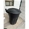Image 1 : Rubbermaid roughneck garbage can with wheels