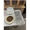 Image 1 : Serving platter and other items