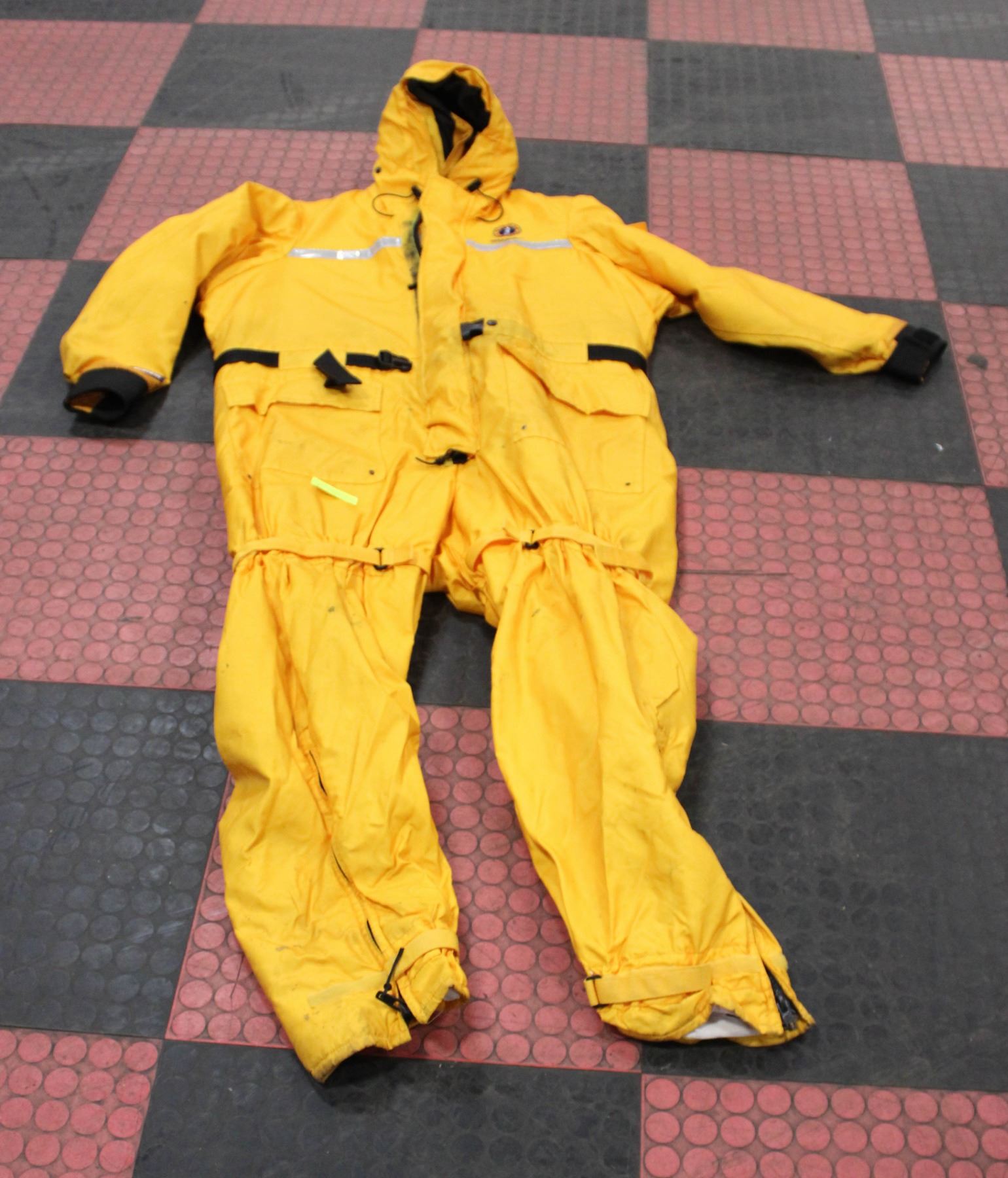 2 XL MUSTANG SURVIVAL LIFE SUIT INTEGRITY WATER