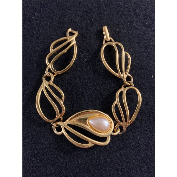 Vintage Napier Gold Tone Faux Pearl Cabochon Open Paisley Links Bracelet