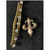 Image 1 : 2 Vintage Gold Tone Brooches/ Pins. 1 Bar Pin and 1 Fleur de Lis