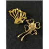 Image 2 : Beautiful White Flower Vintage Gold Tone Brooch with Another Gold Tone Brooch