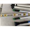 Image 2 : LEVEL, PRUNERS, SNOW BRUSHES AND ANTI BREAK IN BARS