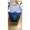 Image 2 : 8 STERILITE TOTES WITH LIDS, 45 LITRE
