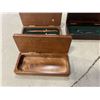 Image 5 : 3 WOOD GIFT BOXES; ONE PEN SET, ONE KNIFE SET AND EXTRA CASE