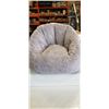 Image 1 : STUFFED FLOOR CHAIR