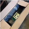 Image 2 : 2 NEW VERADEK 31 INCH PLANTERS