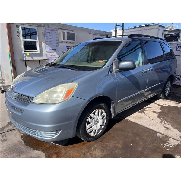 2005 TOYOTA SIENNA