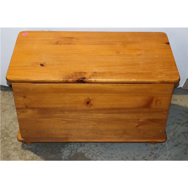 SOLID WOOD KIDS TOY TRUNK OR BLANKET STORAGE