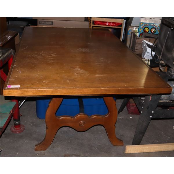 DINING ROOM TABLE WITH CHAIRS