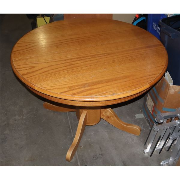 SOLID WOOD (OAK?) ROUND TOP TABLE WITH CHAIRS