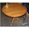 Image 1 : SOLID WOOD (OAK?) ROUND TOP TABLE WITH CHAIRS
