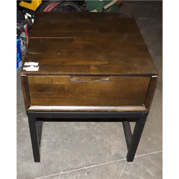 MODERN END TABLE/ NIGHT STAND