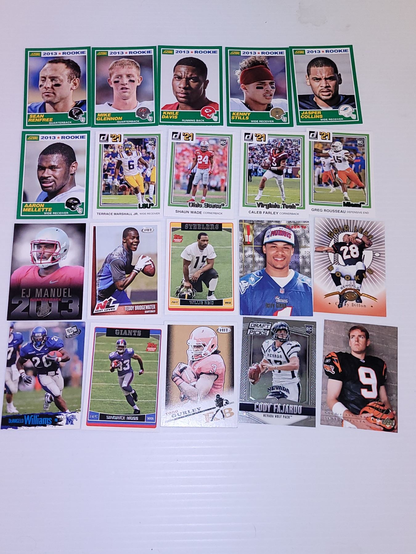 Lot of NFL Football Rookie Cards - Unauthenticated