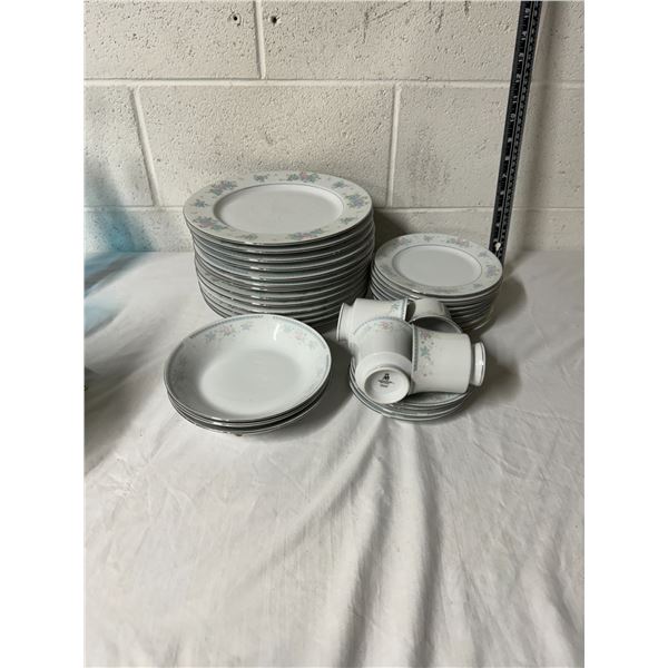 Crown Ming fine China dishes