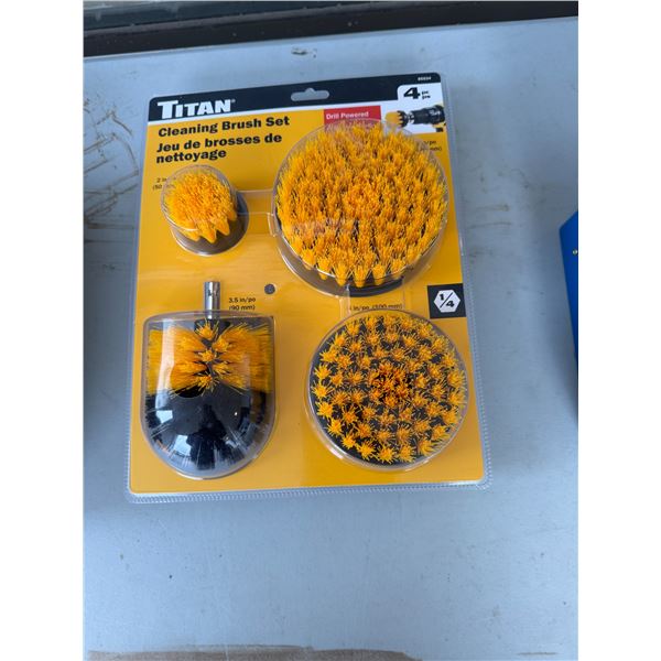 Titan cleaning brush set