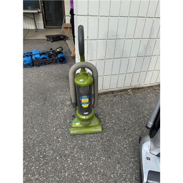 Eureka bag, less easy, clean vacuum