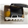 Image 2 : Electric grill, egg holder