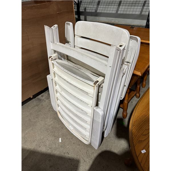 2 folding chairs