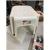Image 1 : Rubbermaid stepstool